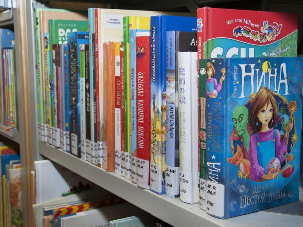 Mehrsprachige Bücher in der Kinderbücherei der Weltsprachen