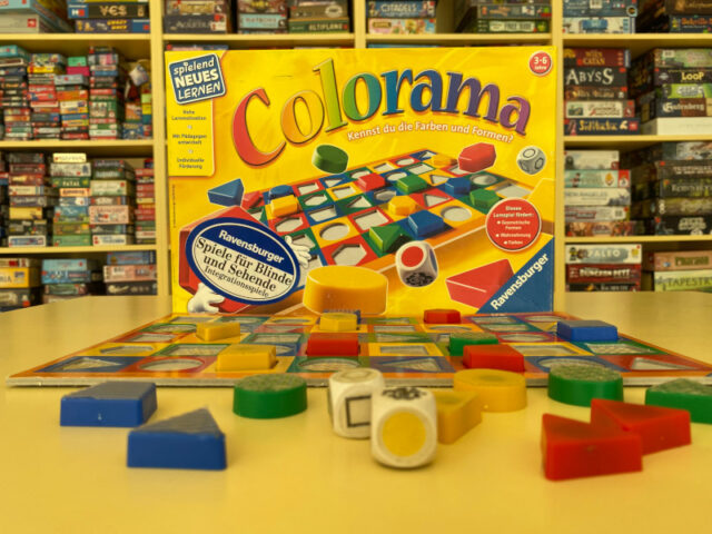 Spielsteine und Würfel des Spiels Colorama 